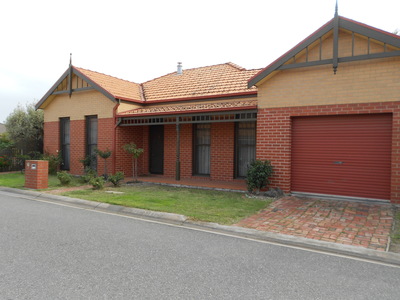 6 Hopkins Drive, Horsham