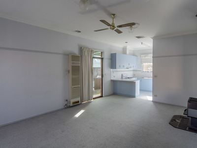 6 Hopkins Drive, Horsham