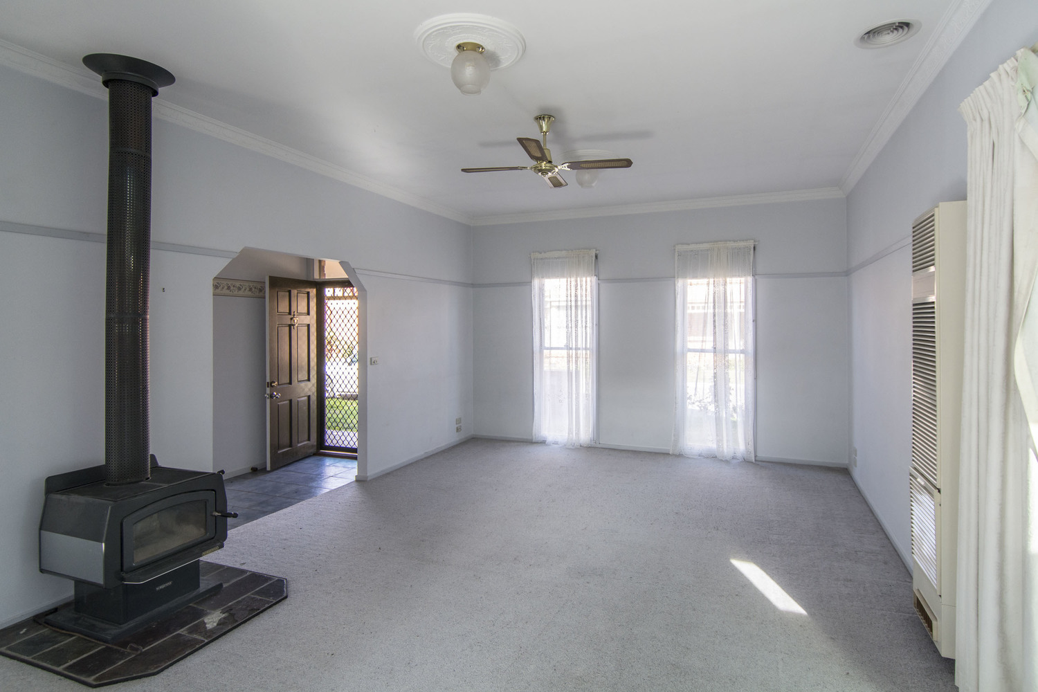 6 Hopkins Drive, Horsham