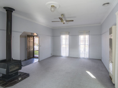6 Hopkins Drive, Horsham