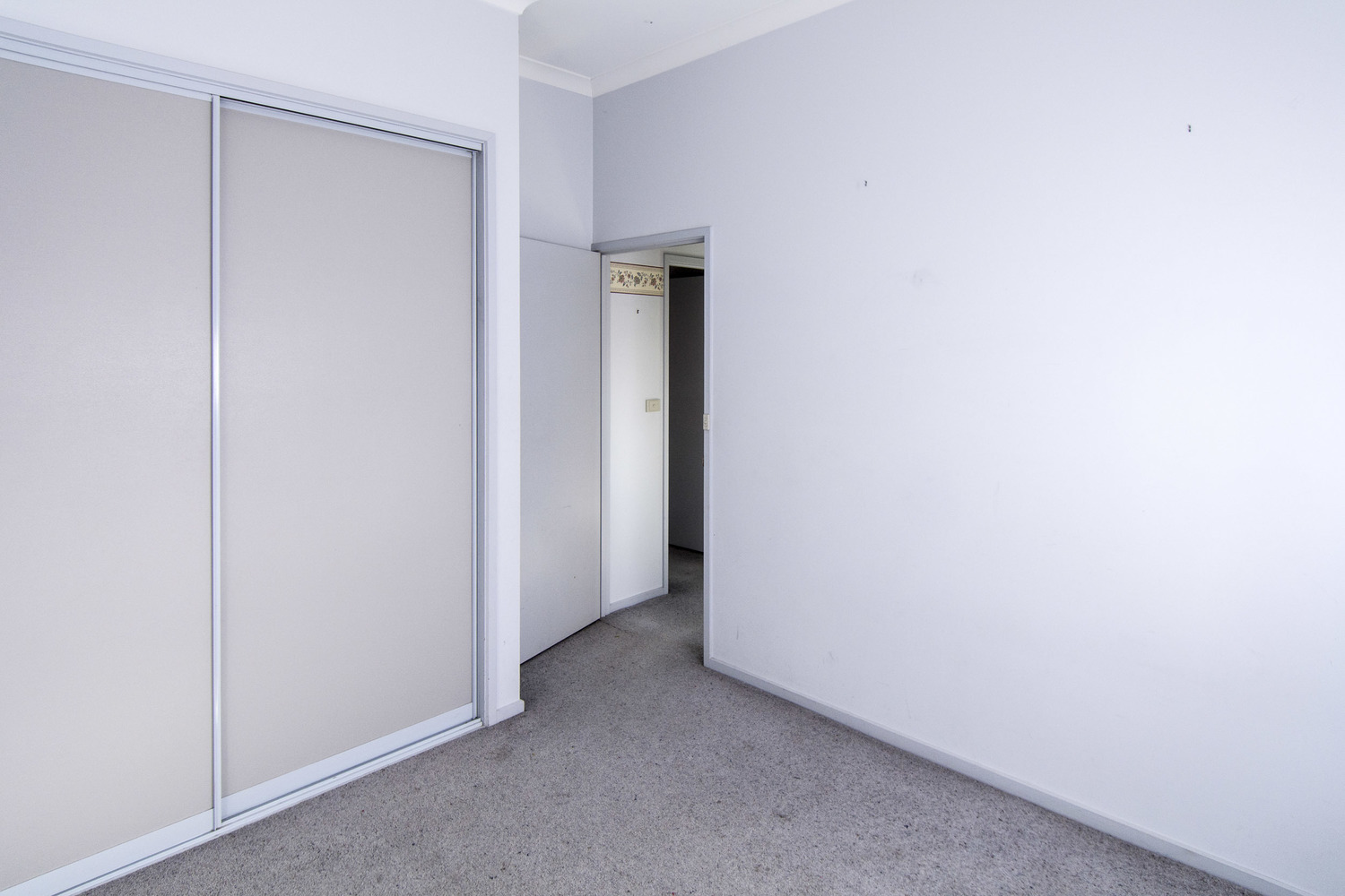 6 Hopkins Drive, Horsham