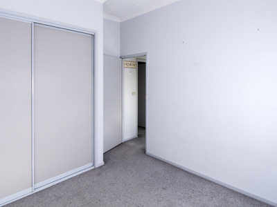 6 Hopkins Drive, Horsham