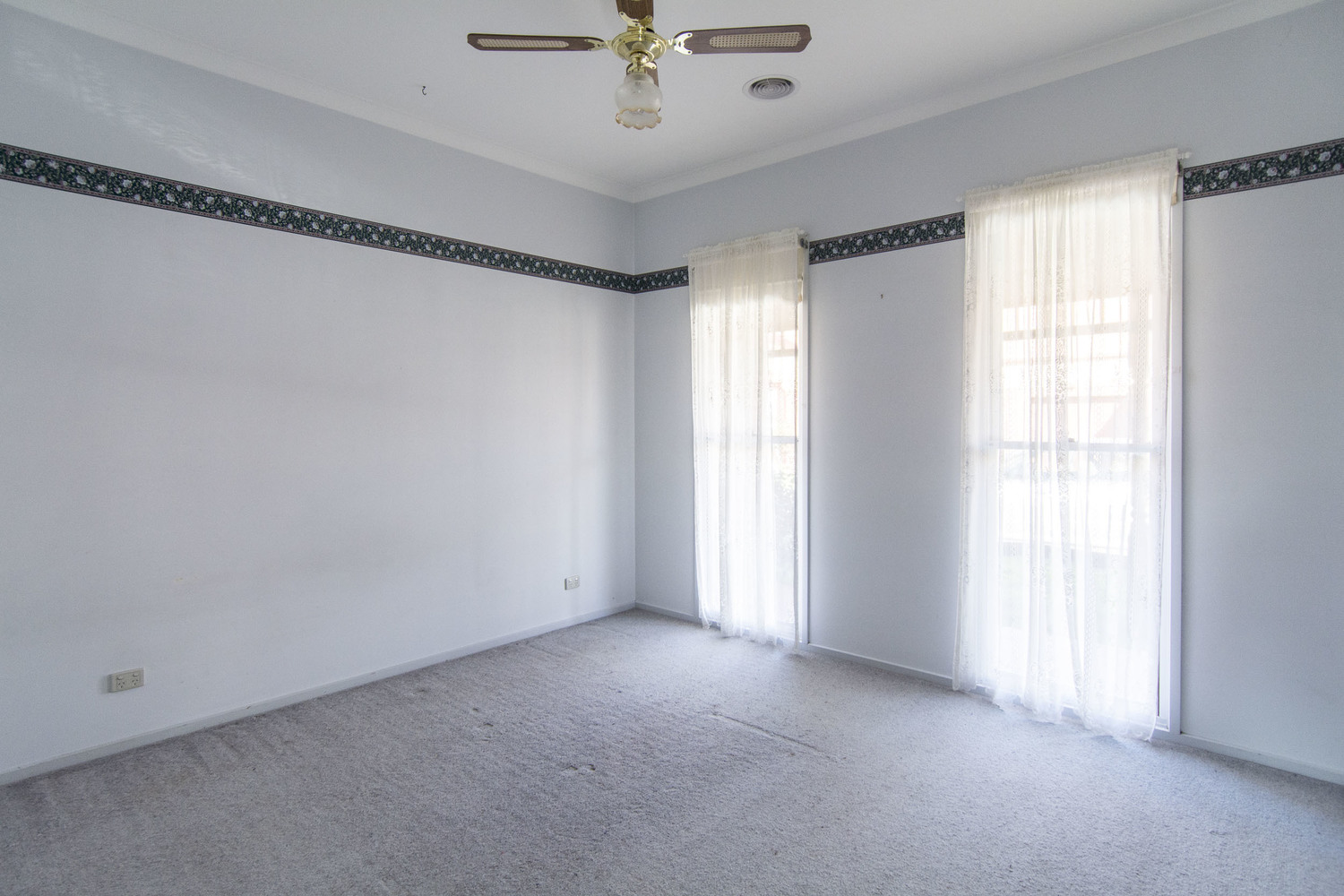 6 Hopkins Drive, Horsham