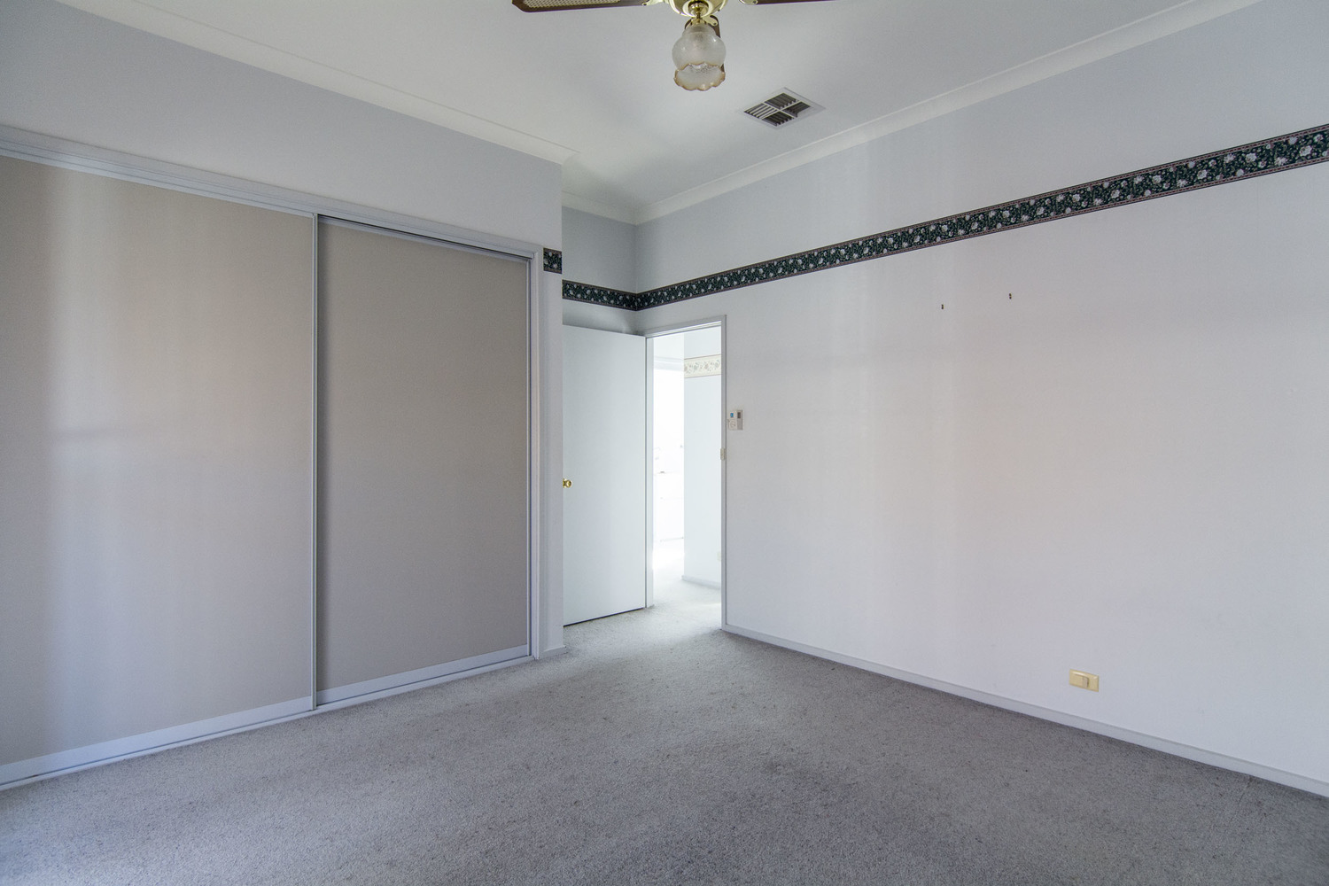 6 Hopkins Drive, Horsham