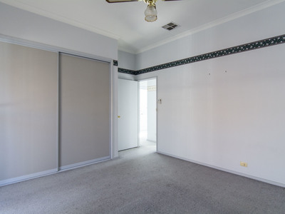 6 Hopkins Drive, Horsham