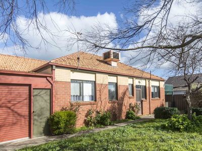 6 Hopkins Drive, Horsham