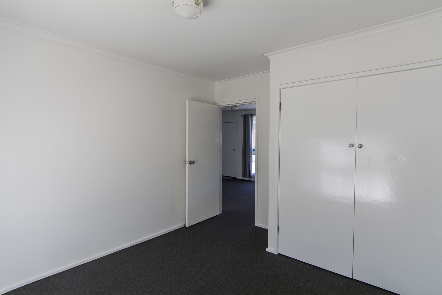1 / 15 Schwarz Avenue, Horsham