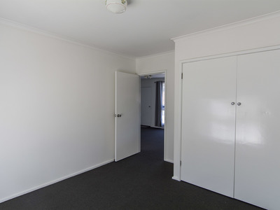 1 / 15 Schwarz Avenue, Horsham