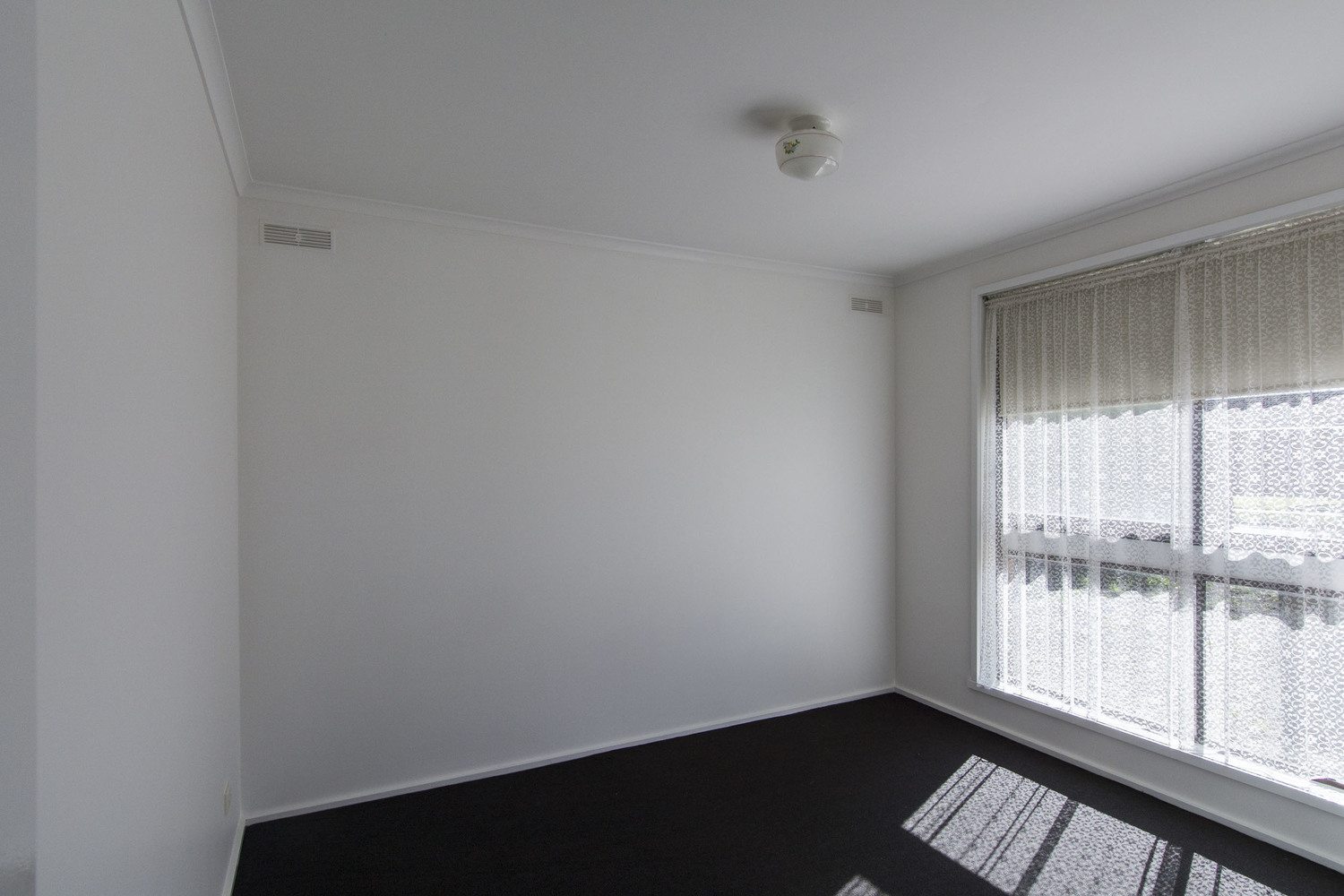 1 / 15 Schwarz Avenue, Horsham