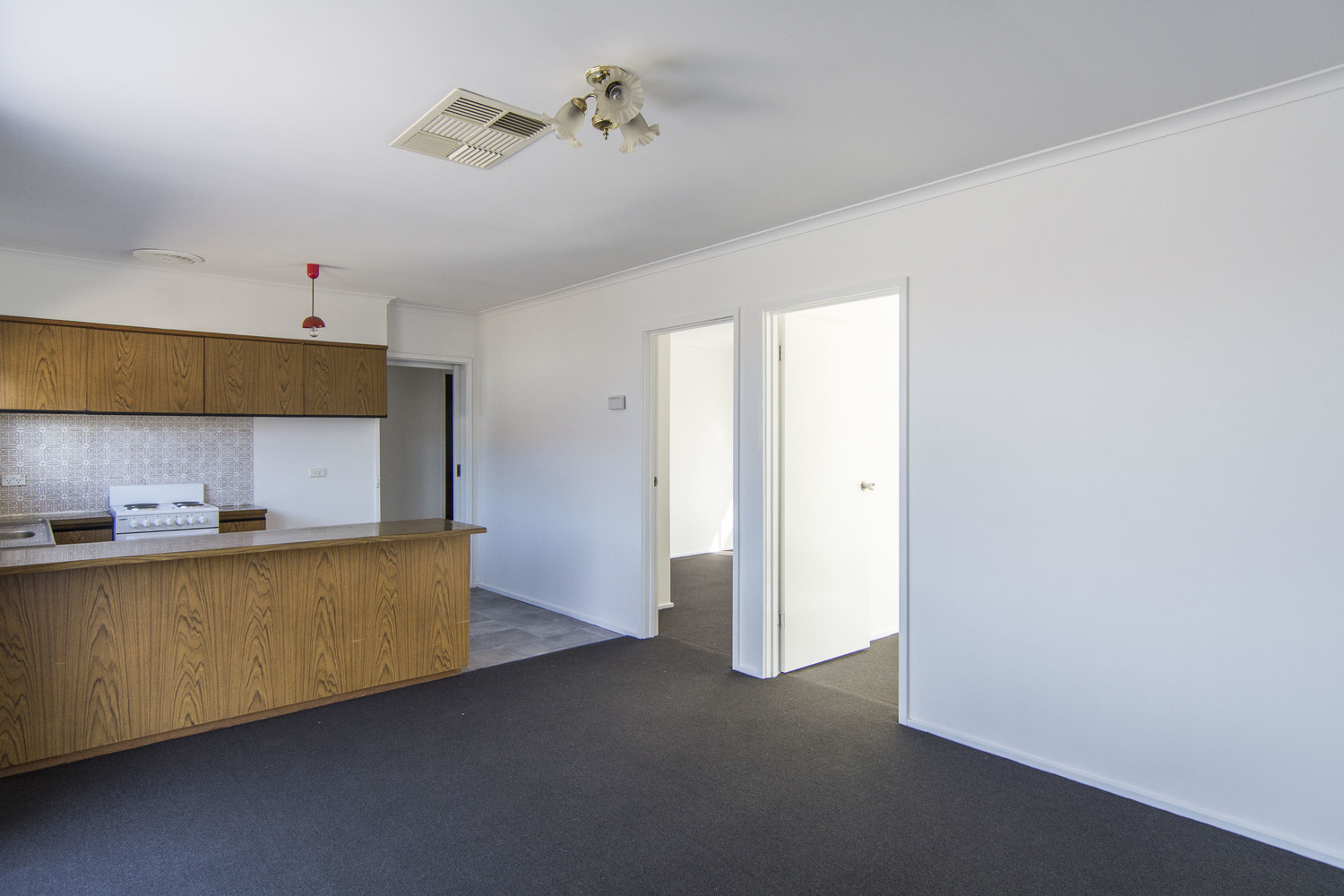 1 / 15 Schwarz Avenue, Horsham