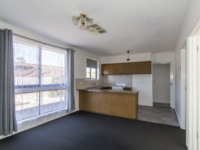 1 / 15 Schwarz Avenue, Horsham