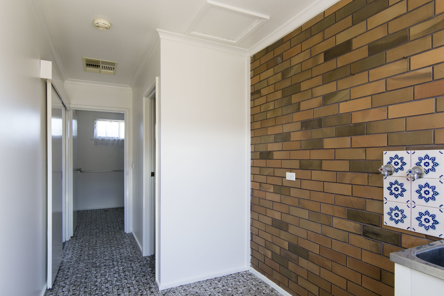 1 / 15 Schwarz Avenue, Horsham