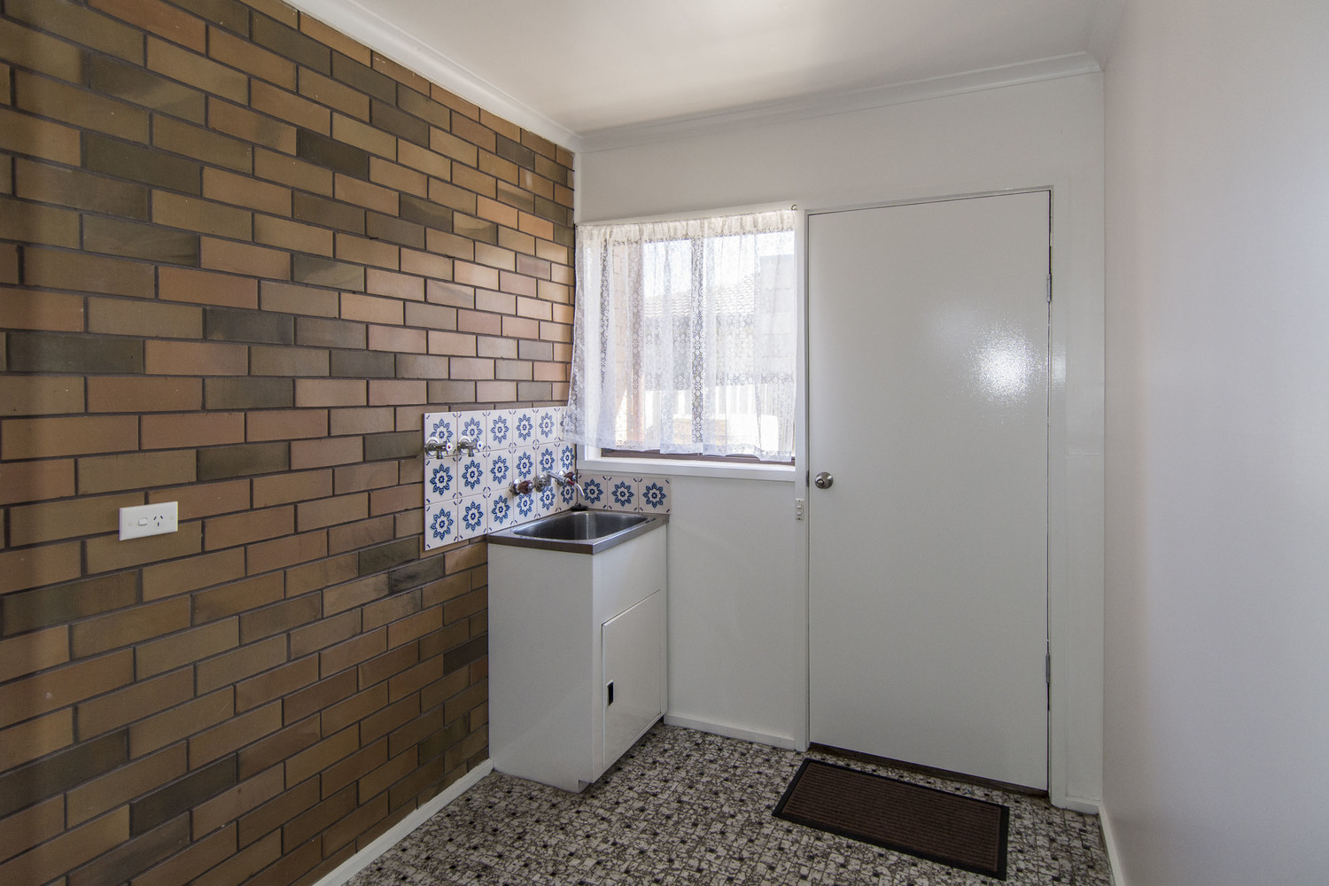 1 / 15 Schwarz Avenue, Horsham