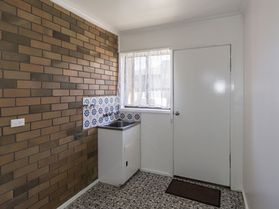 1 / 15 Schwarz Avenue, Horsham