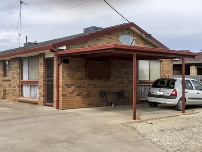 1 / 15 Schwarz Avenue, Horsham