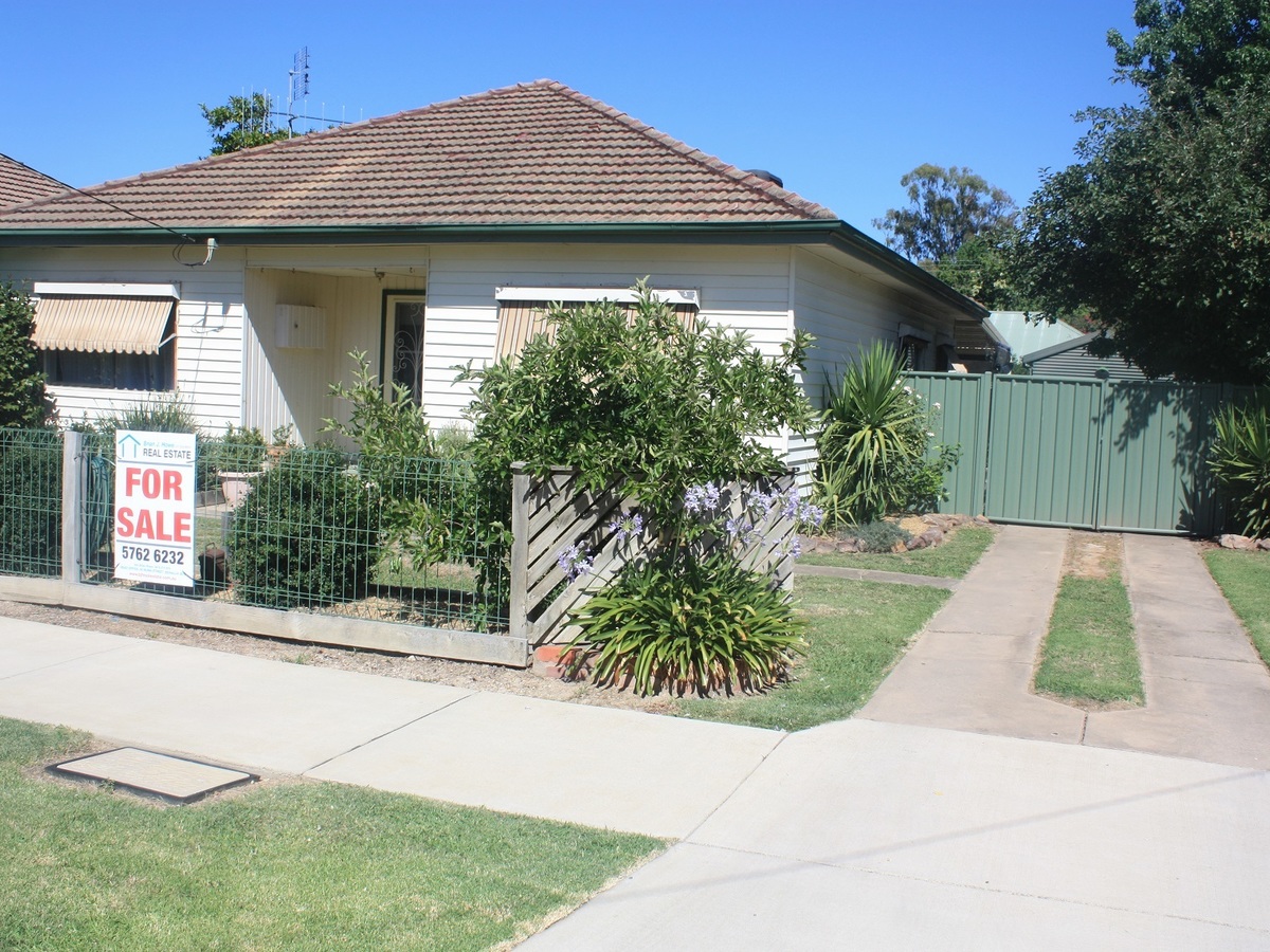 14 Moore Street, Benalla