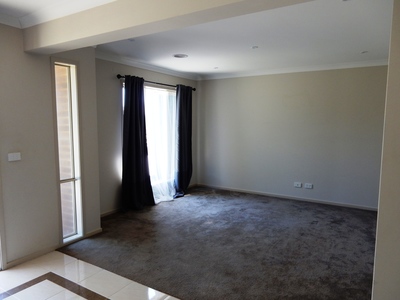 7 Devaney Ave, Lynbrook