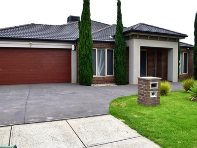 7 Devaney Ave, Lynbrook