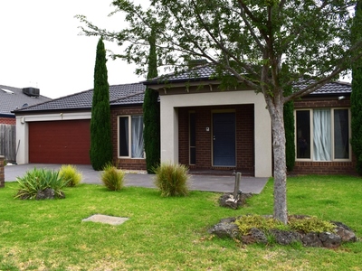 7 Devaney Ave, Lynbrook