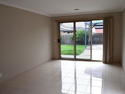 7 Devaney Ave, Lynbrook