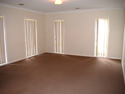 26 Hal Porter Terrace, Lynbrook