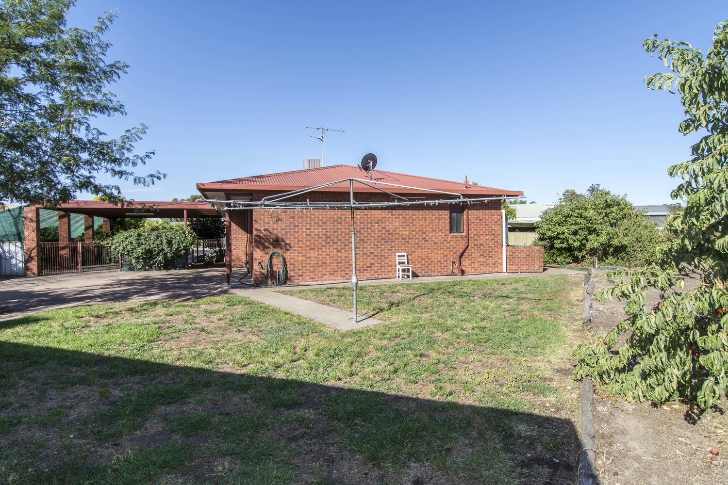 9 Heslop Court, Horsham