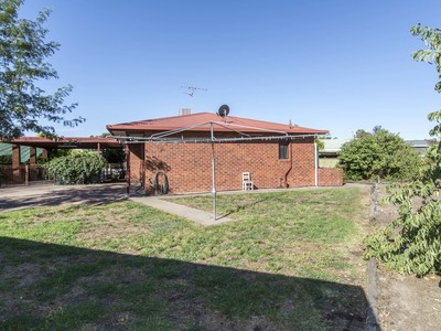 9 Heslop Court, Horsham