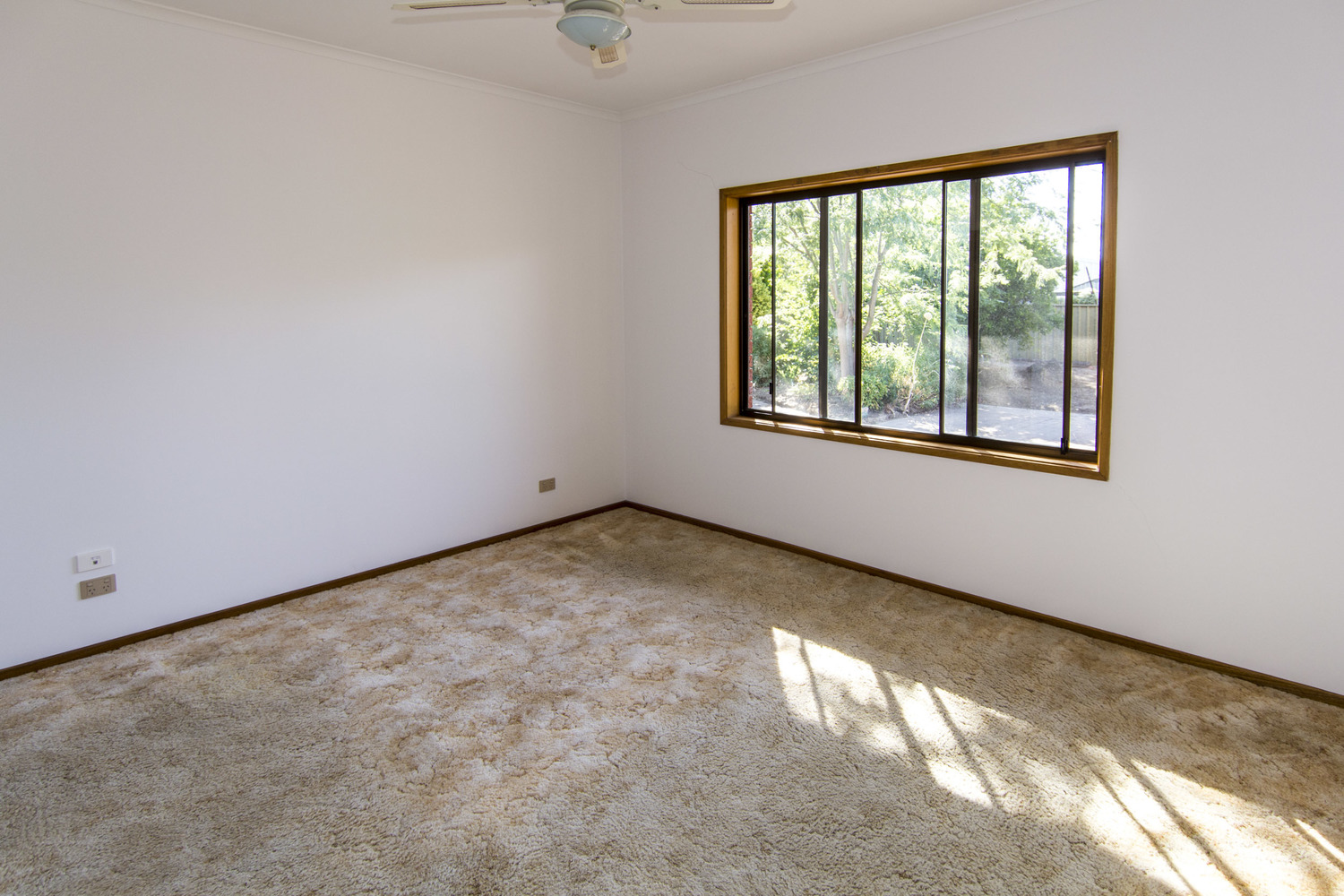 9 Heslop Court, Horsham