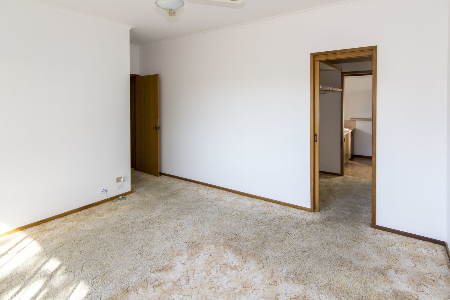 9 Heslop Court, Horsham