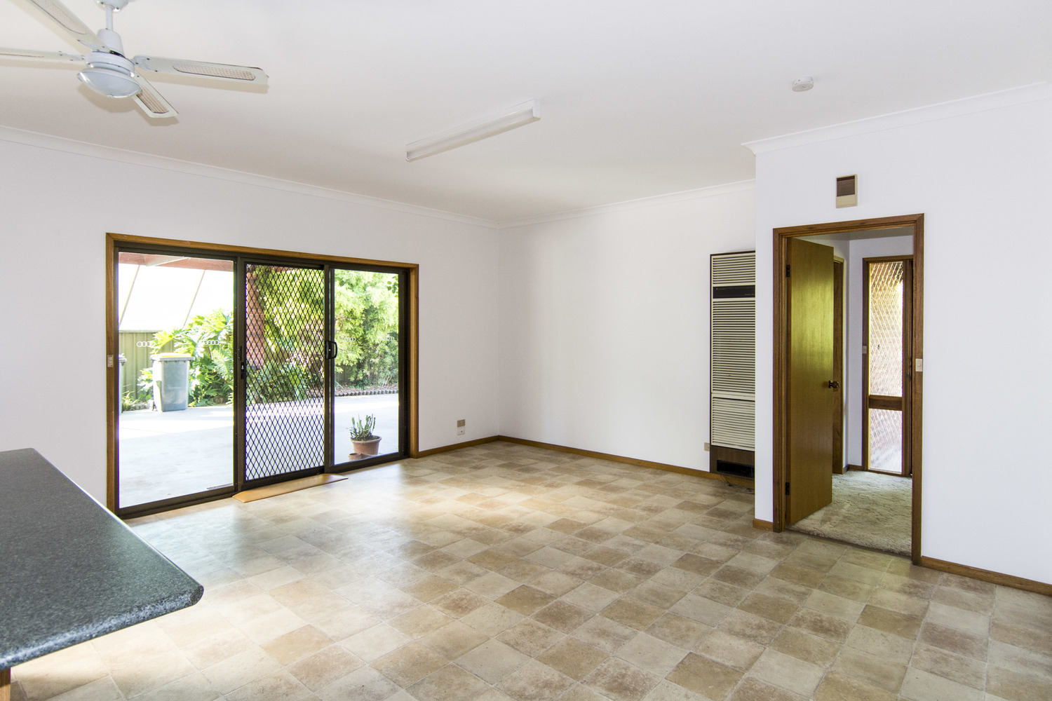 9 Heslop Court, Horsham