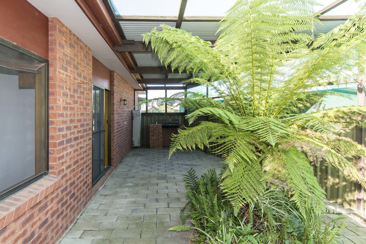 9 Heslop Court, Horsham