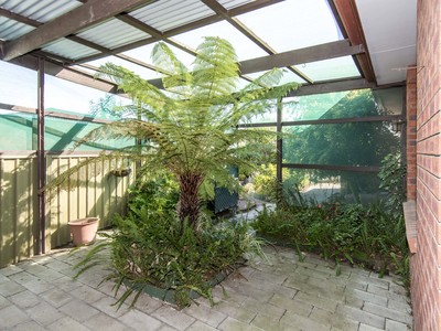 9 Heslop Court, Horsham