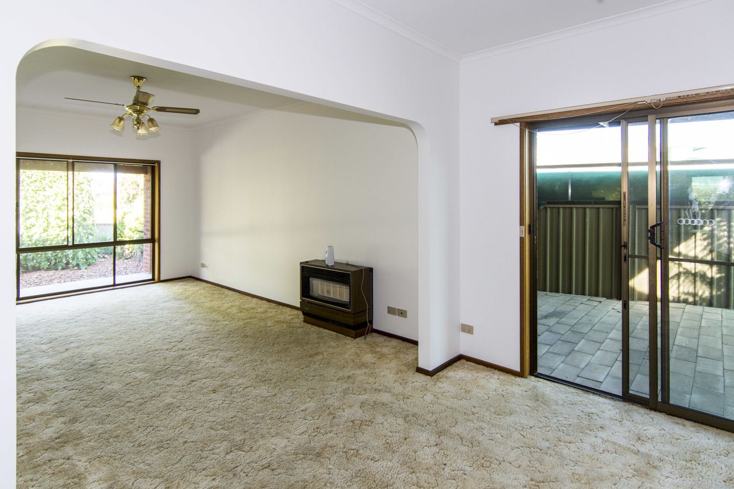9 Heslop Court, Horsham