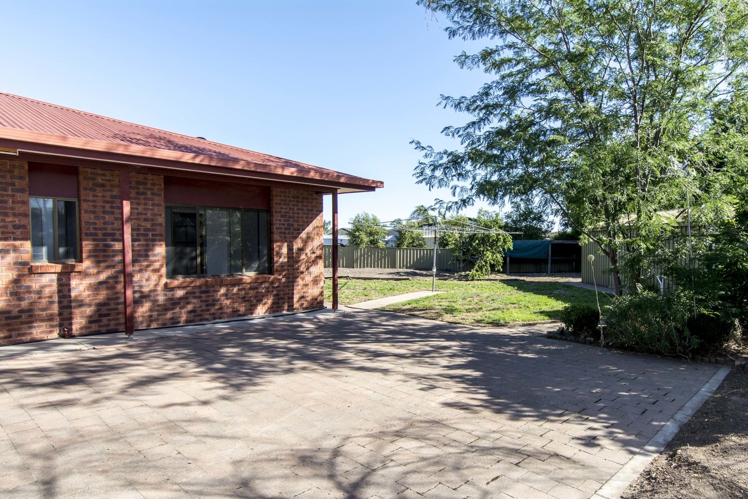 9 Heslop Court, Horsham