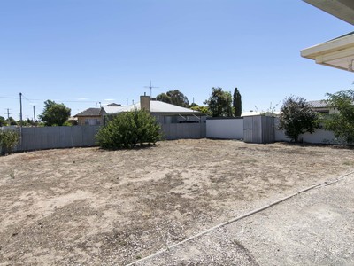 1 Mardon Drive, Horsham