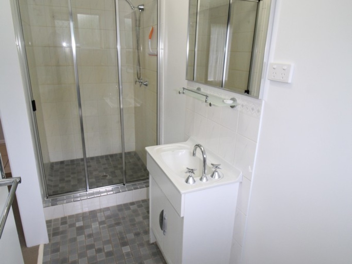 4 Paula Close, Atherton