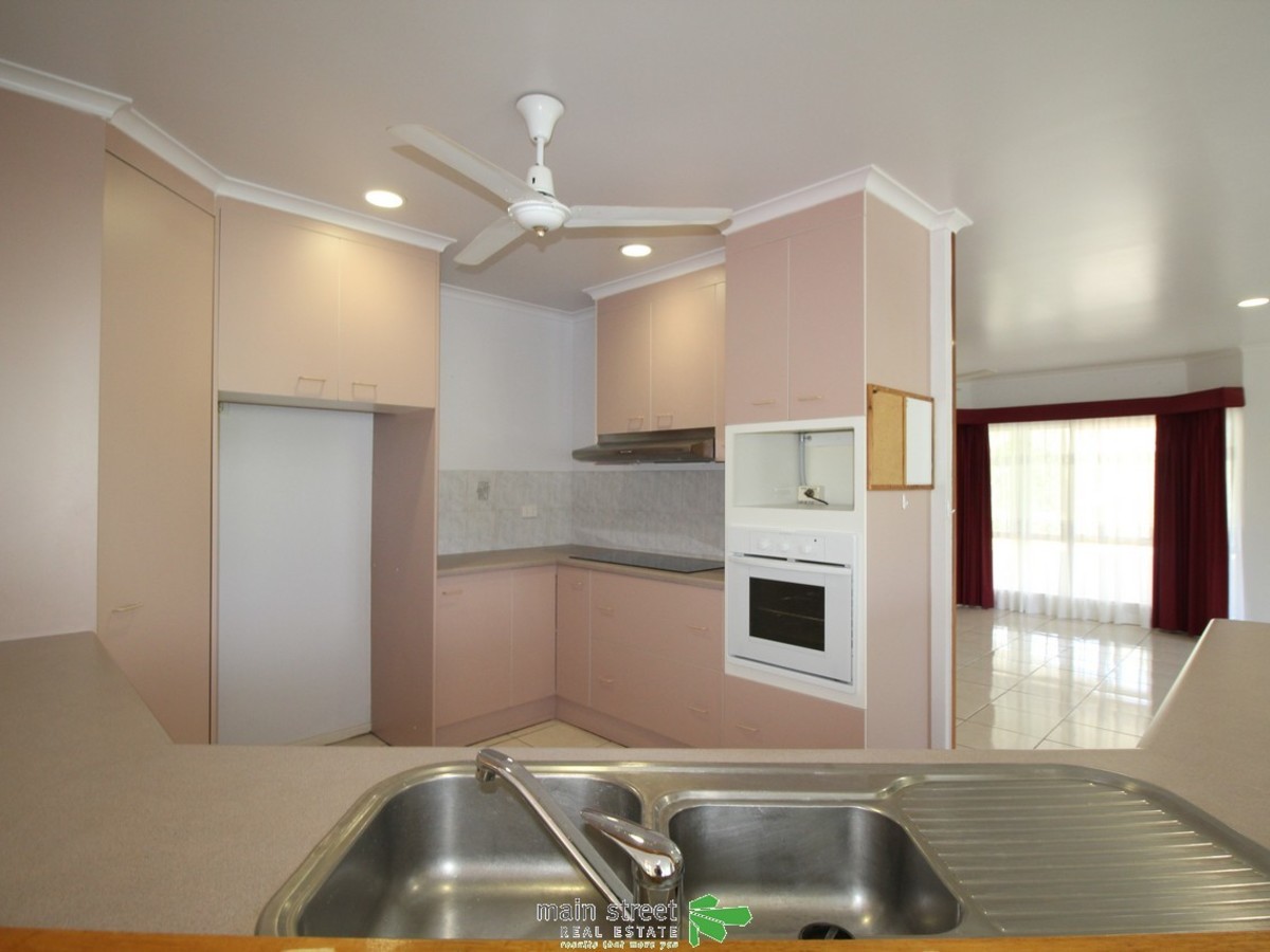 4 Paula Close, Atherton
