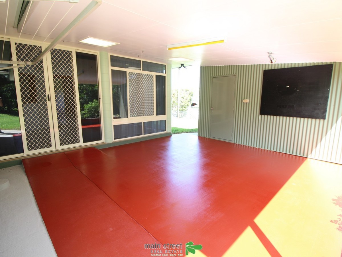 4 Paula Close, Atherton