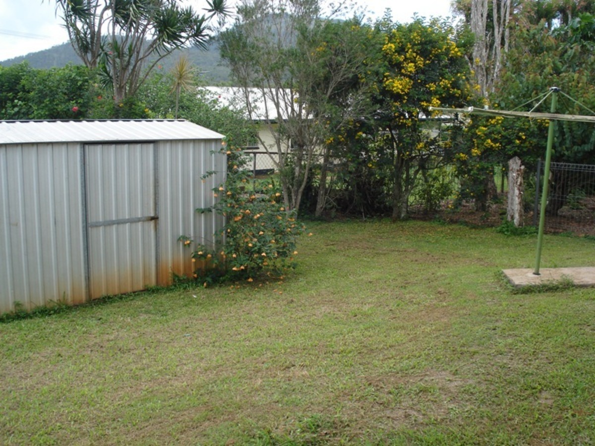 10 Tumbare st, Atherton