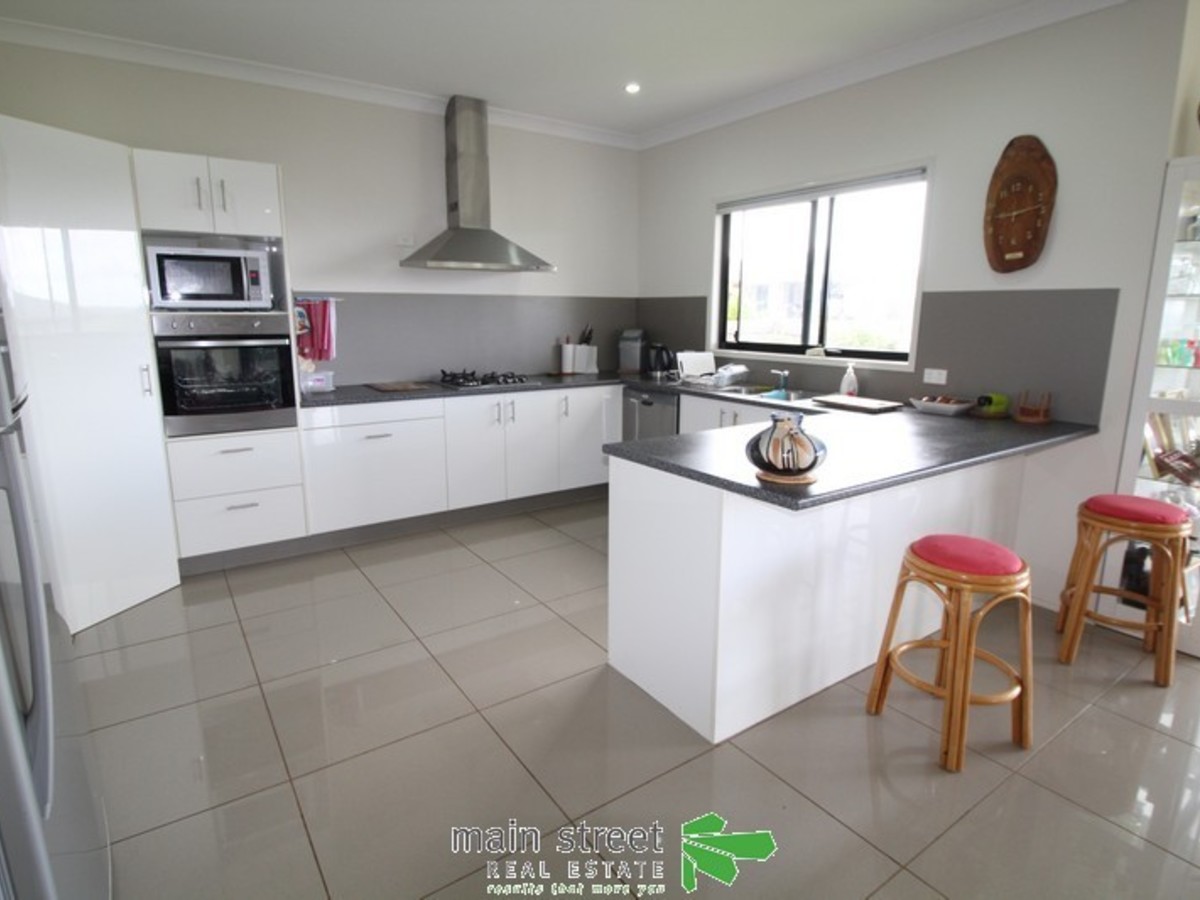 4 Lavender Cres, Atherton