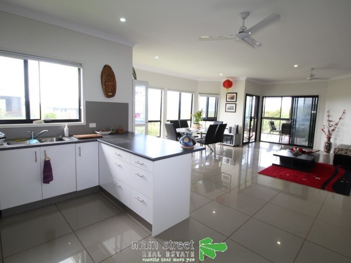 4 Lavender Cres, Atherton