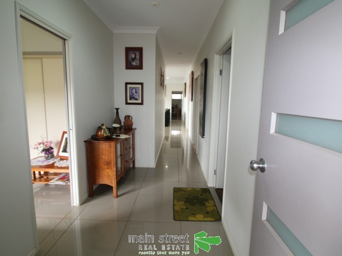 4 Lavender Cres, Atherton