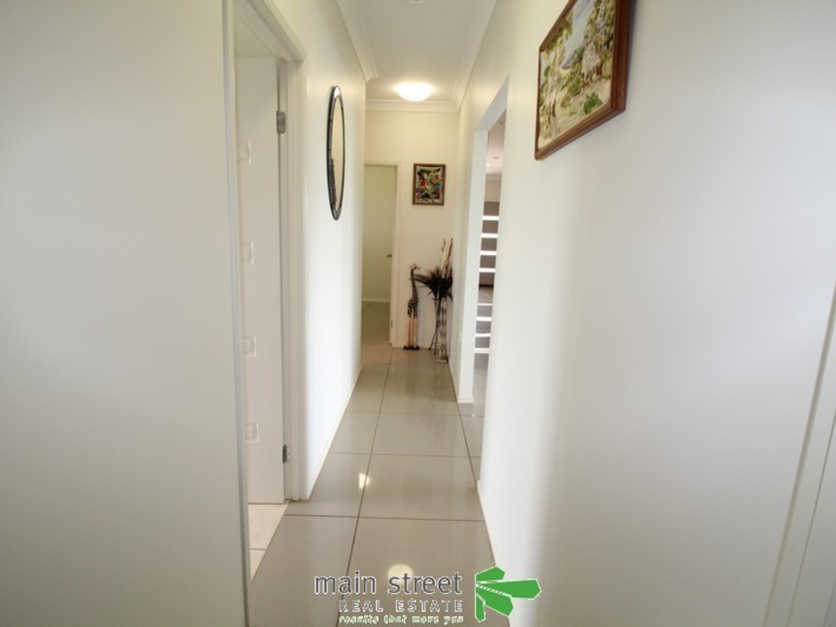 4 Lavender Cres, Atherton