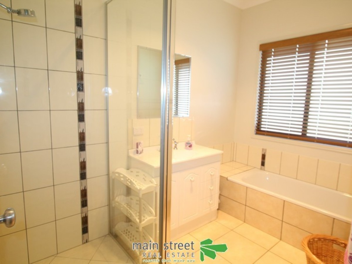 4 Lavender Cres, Atherton