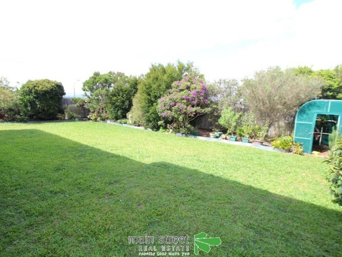 4 Lavender Cres, Atherton