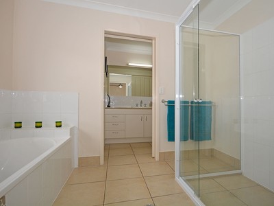 4 MONTUNA COURT, Wondunna