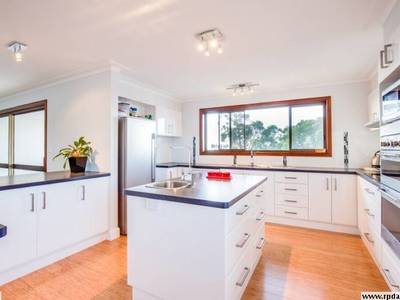 18 HILLCREST AVENUE, Scarness