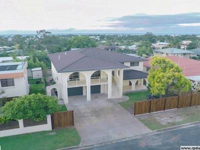 18 HILLCREST AVENUE, Scarness