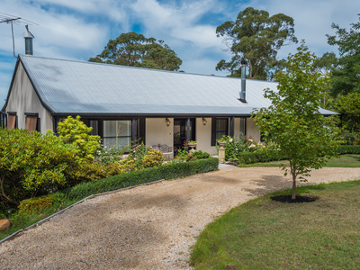 9 Cheniston Road, Mount Macedon