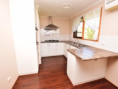 28 Garryowen Cres, Narre Warren